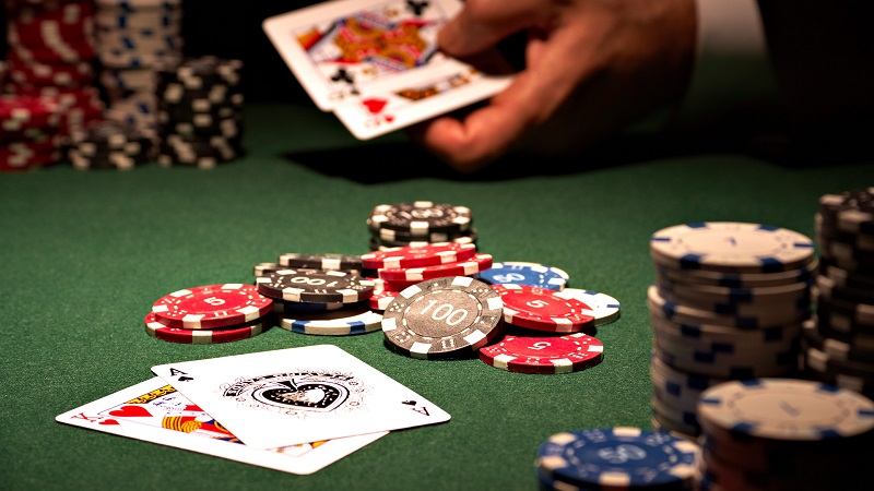 Online gambling and its alluring features
