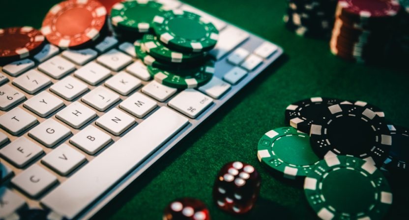 A brief guide for the beginners who are playing online poker games